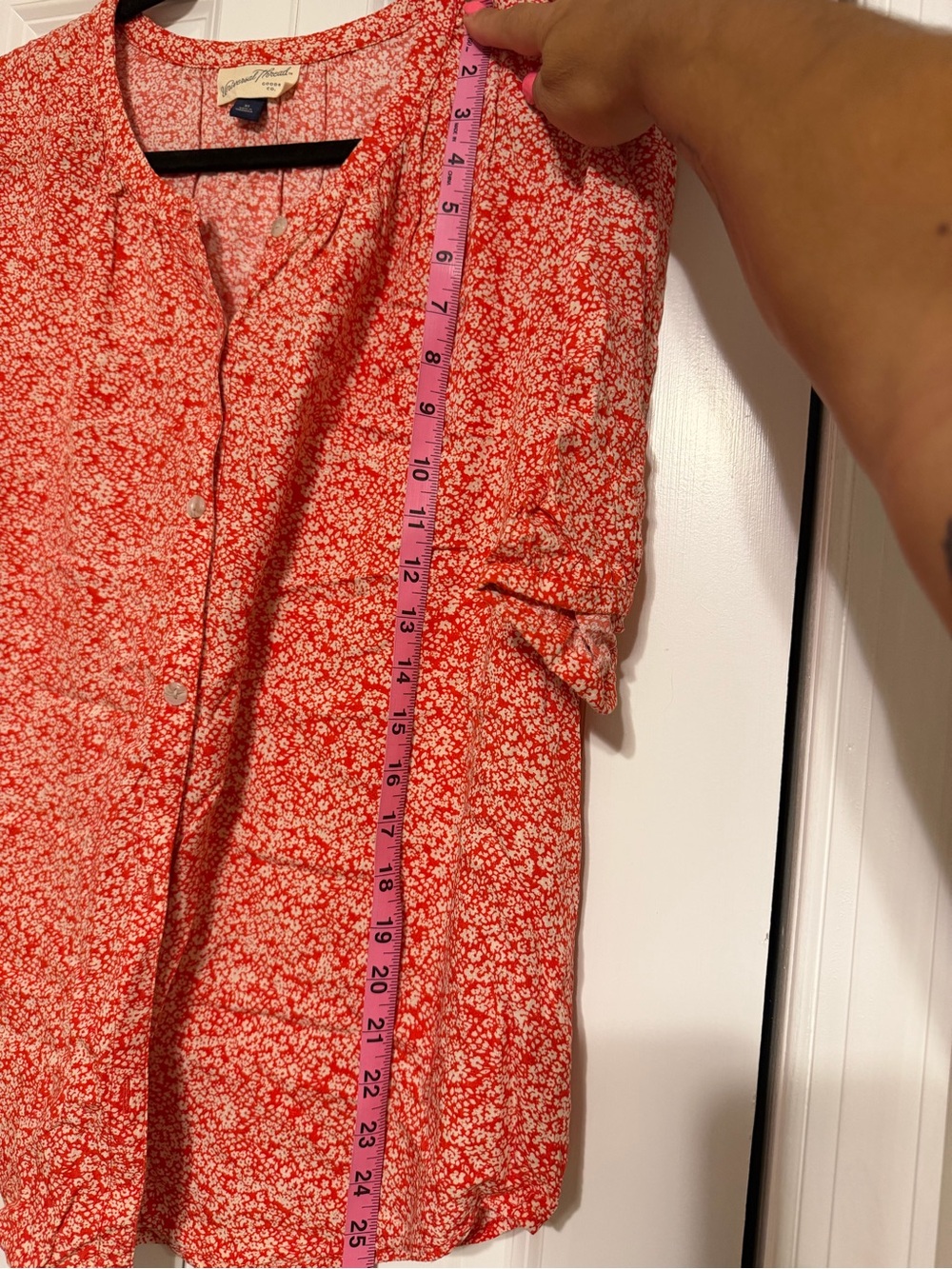 Universal Thread Red Floral Split-Neck Button Blouse - Picture 6 of 6